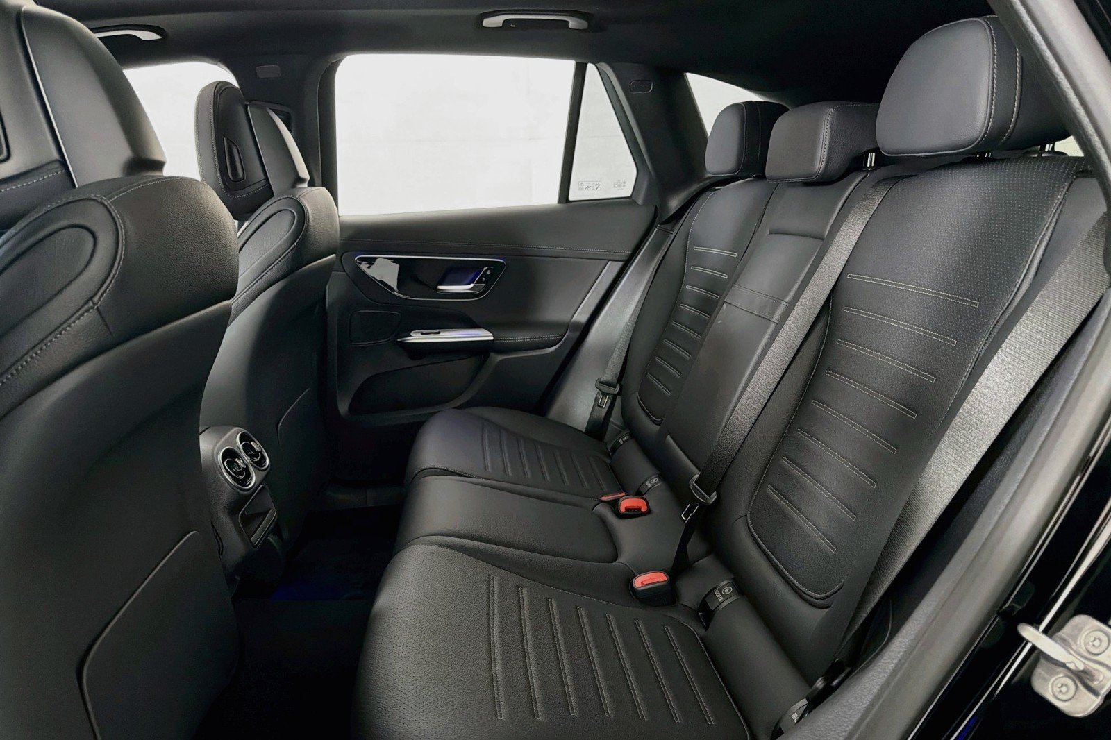 New 2026 Black Mercedes-Benz GLC 300 SUV image 7