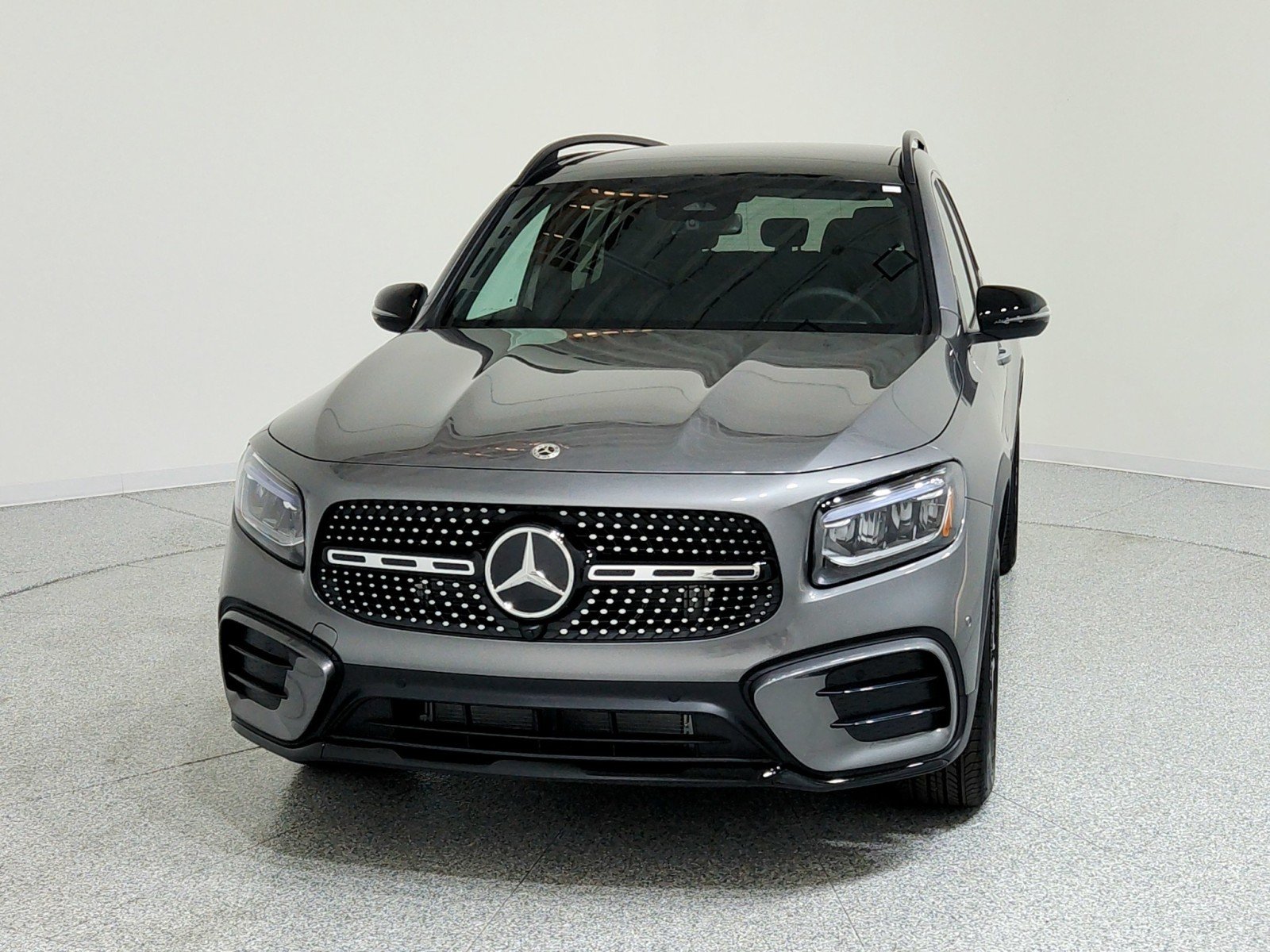 Used 2026 Mountain Grey Metallic Mercedes-Benz GLB 250 image 2