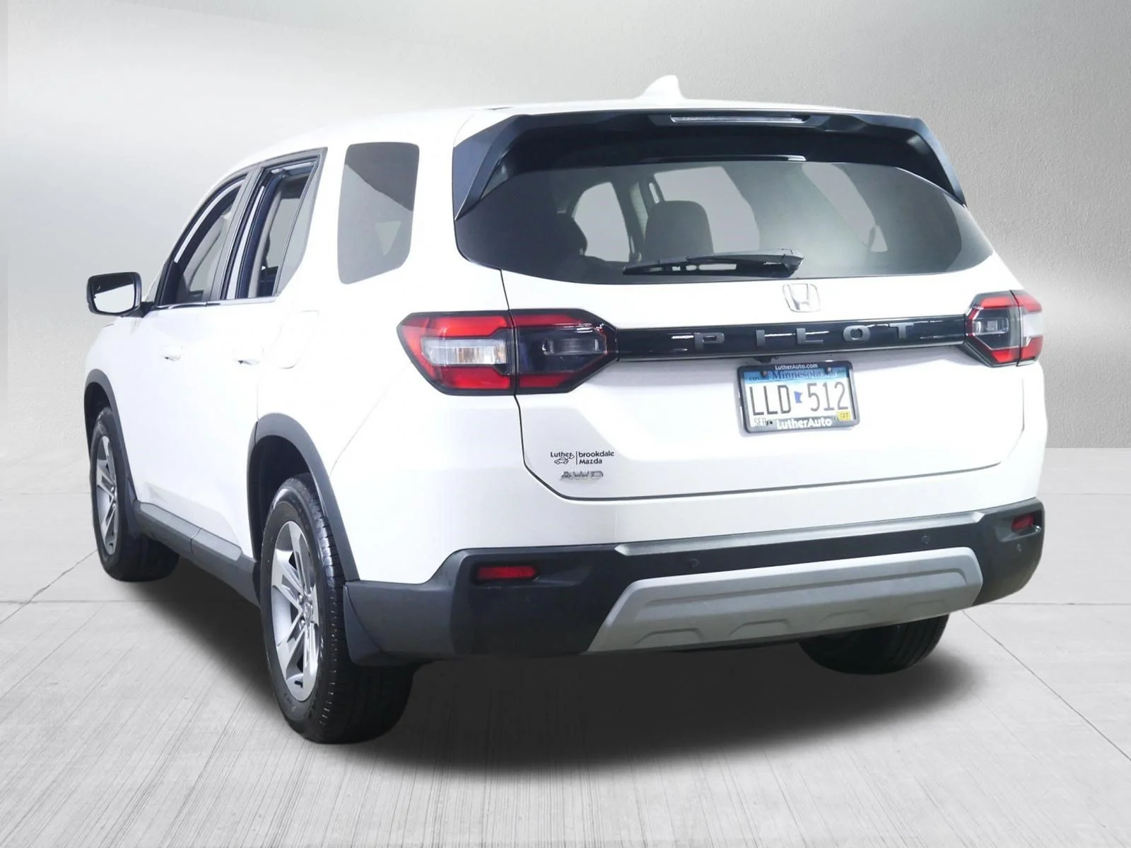 Used 2023 Platinum White Pearl Honda EX-L 8 Passenger image 5