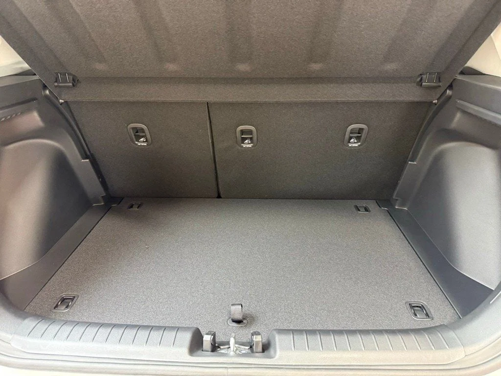 New 2026 Lunar White W/Black Roof Hyundai SEL image 10
