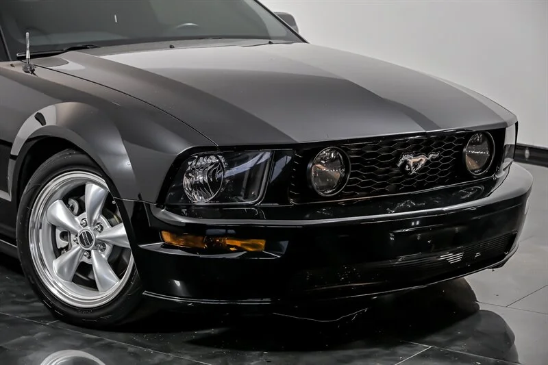 Used 2007 Black Clearcoat Ford GT Premium image 2