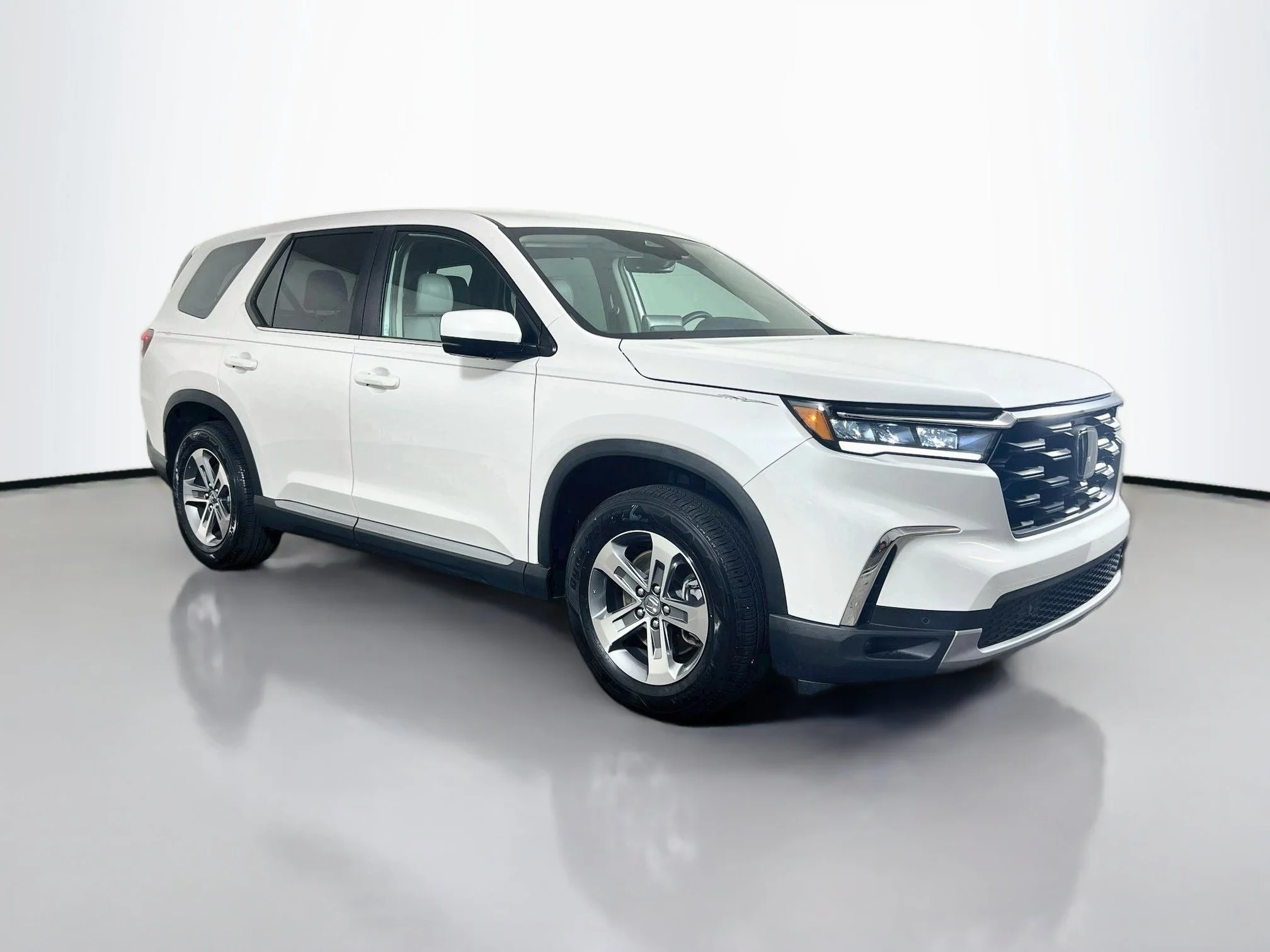 Certified Used 2025 Platinum White Pearl Honda 2WD EX-L image 59