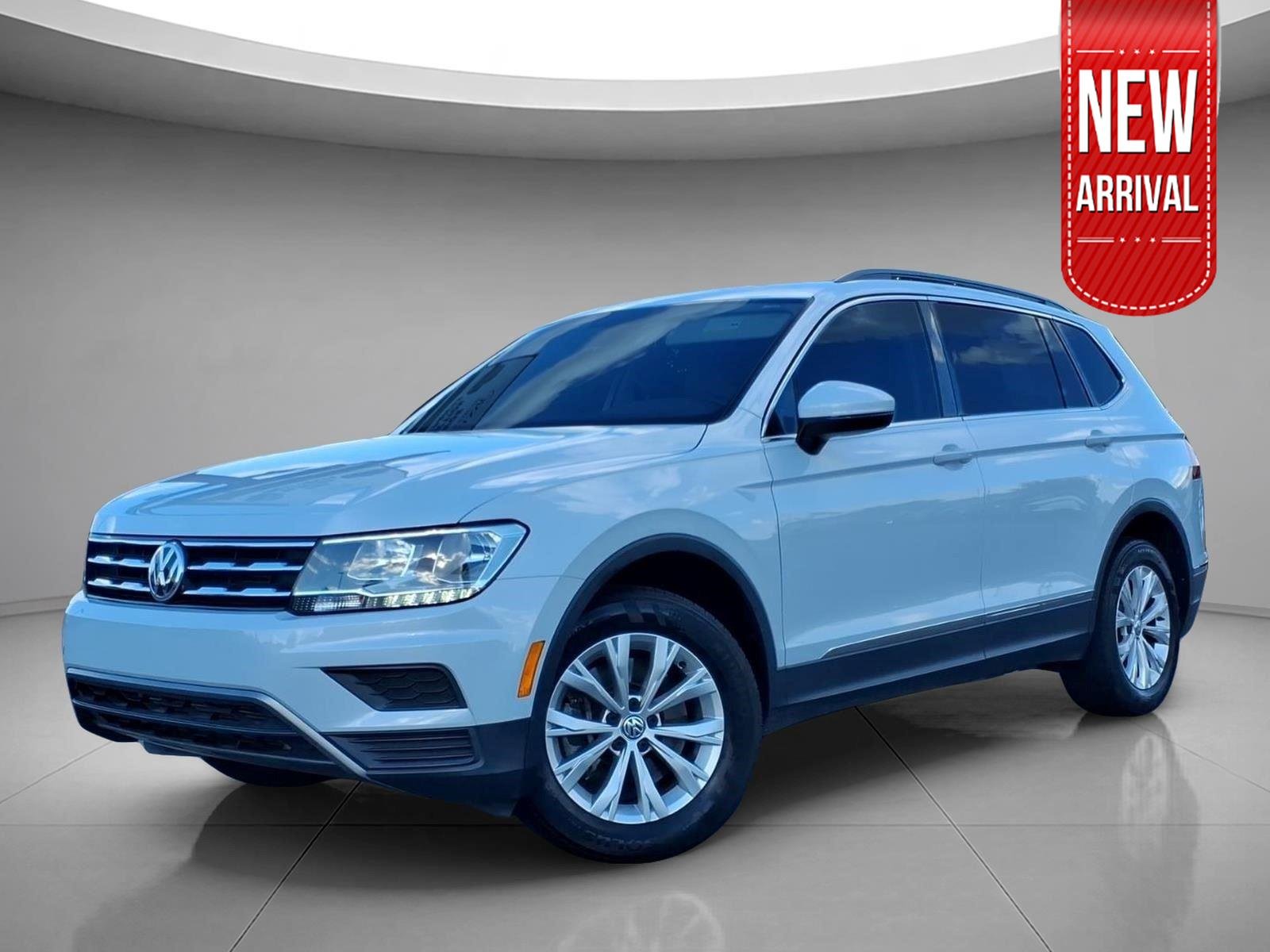 Used 2018 Platinum Gray Metallic Volkswagen SEL image 1