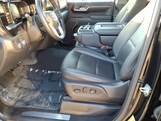 Used 2025 Onyx Black GMC SLT image 15