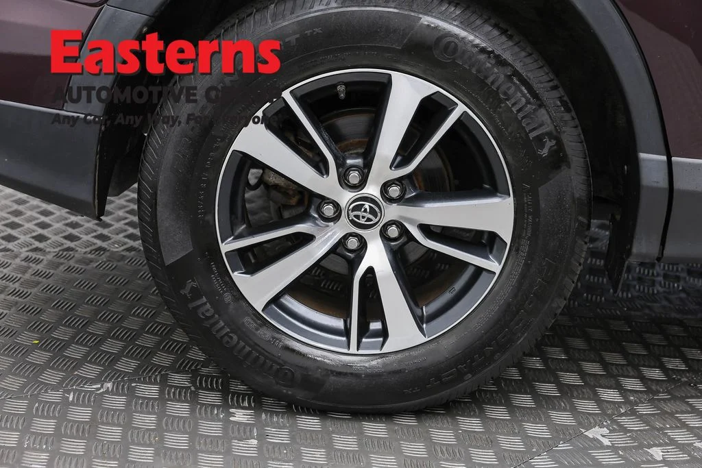 Used 2016 Black Toyota XLE image 31