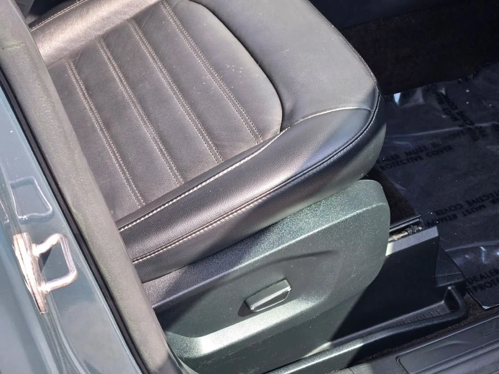 Used 2016 Blue Ford SEL image 7