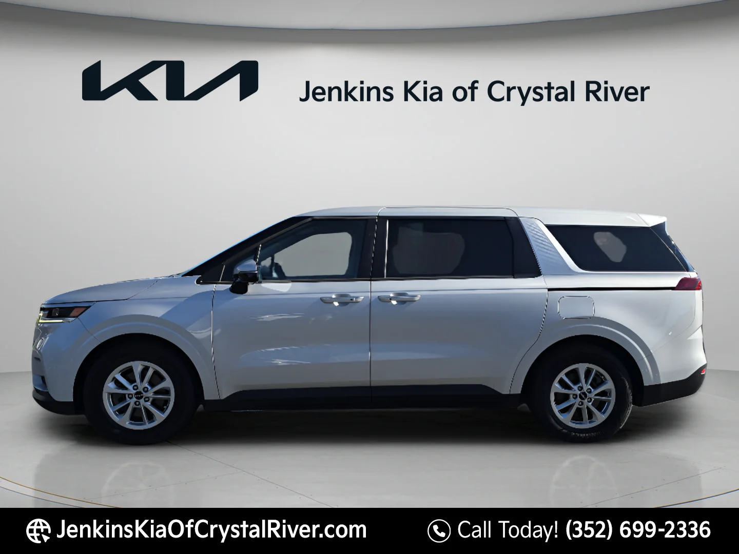 Used 2023 Silky Silver Kia LX image 9