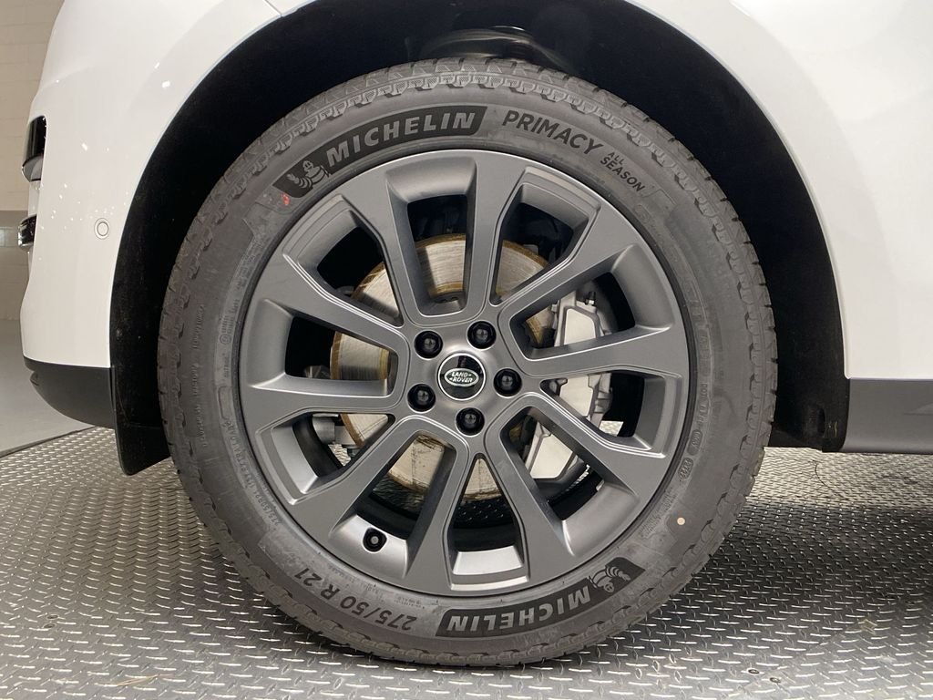 Used 2023 Fuji White Land Rover SE image 2