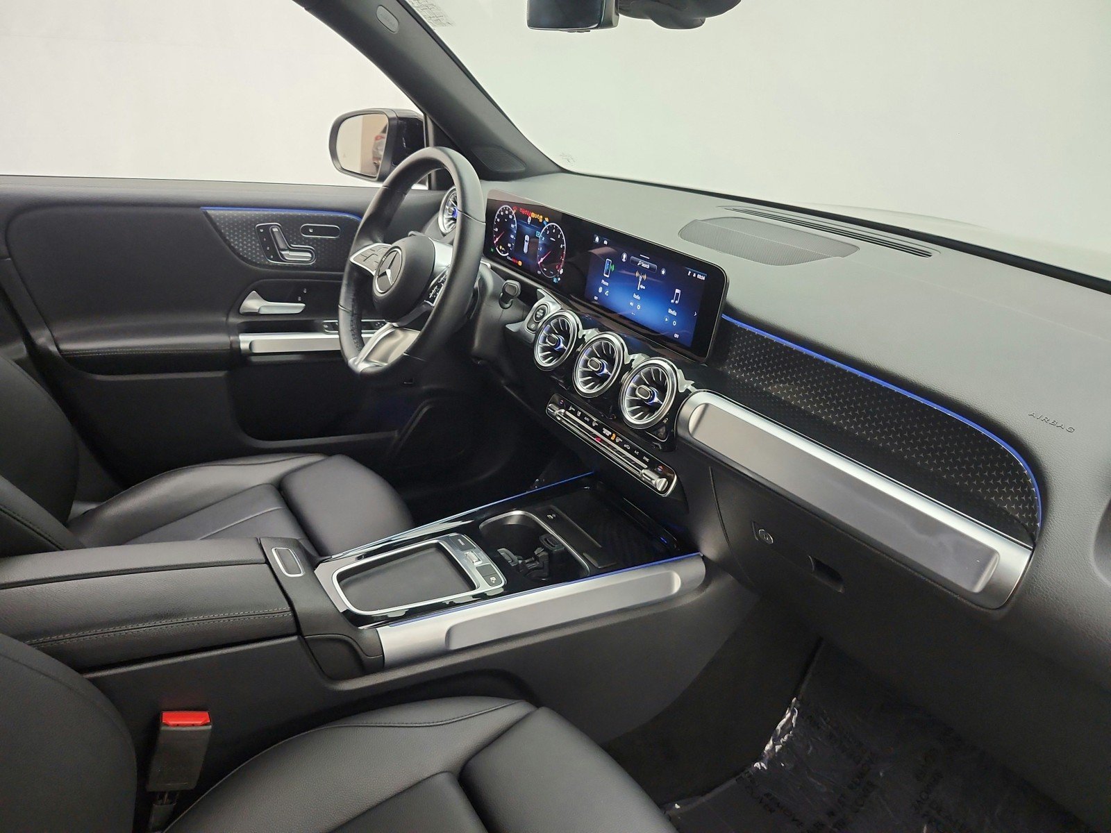 Used 2024 Night Black Mercedes-Benz GLB 250 SUV image 21