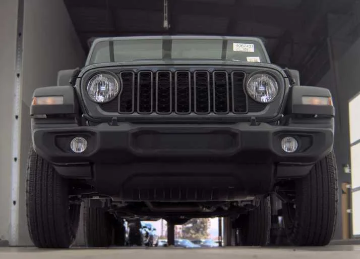 Used 2024 Anvil Clear Coat Jeep Sport image 3