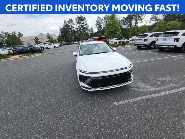 Certified Used 2025 White Hyundai SE image 4