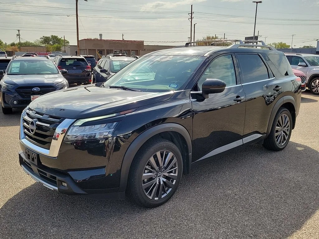 Used 2022  Nissan SL image 5