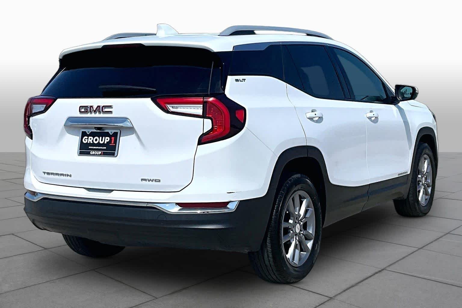 2024 GMC Terrain SLT - Photo 11