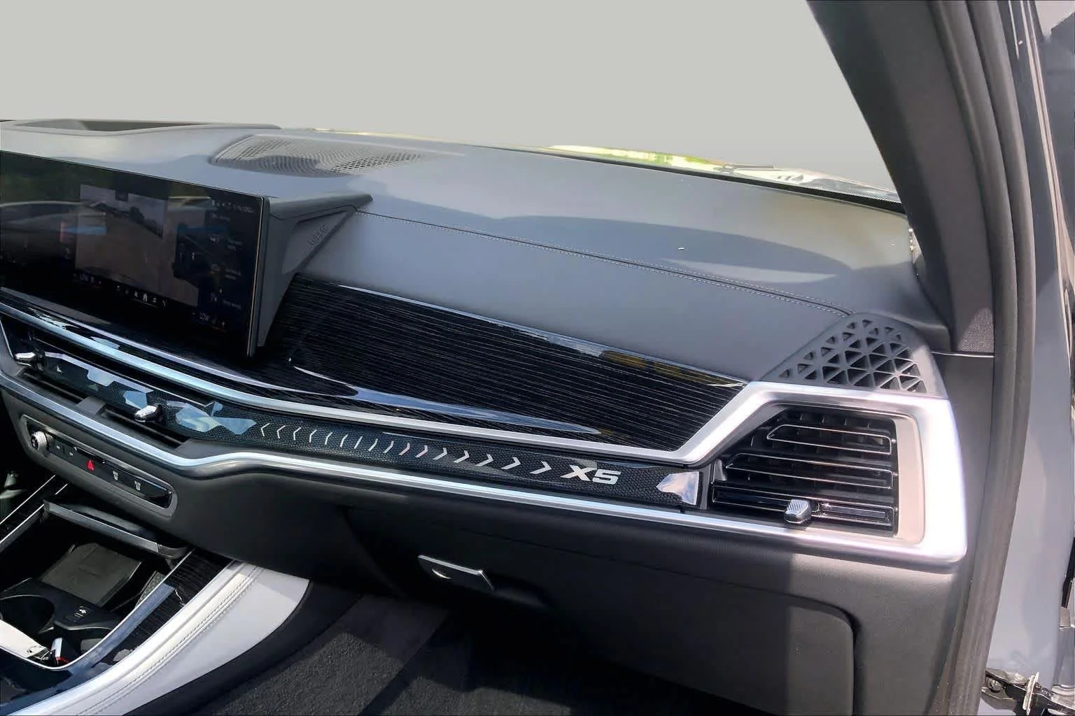 Used 2024 Gray Metallic BMW xDrive40i image 19