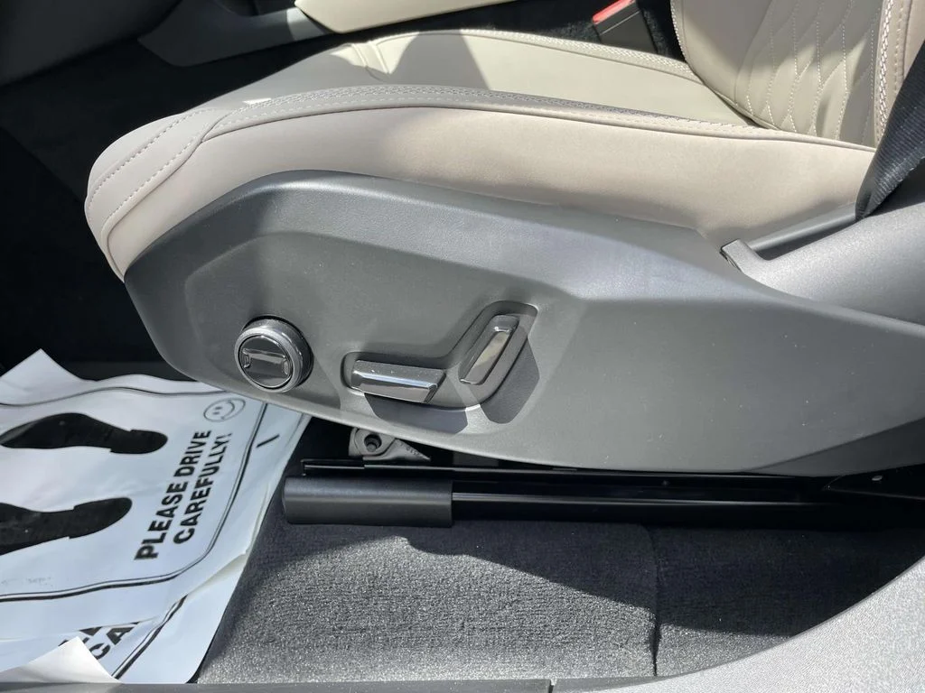 2026 Volvo XC90 Plus - Photo 8