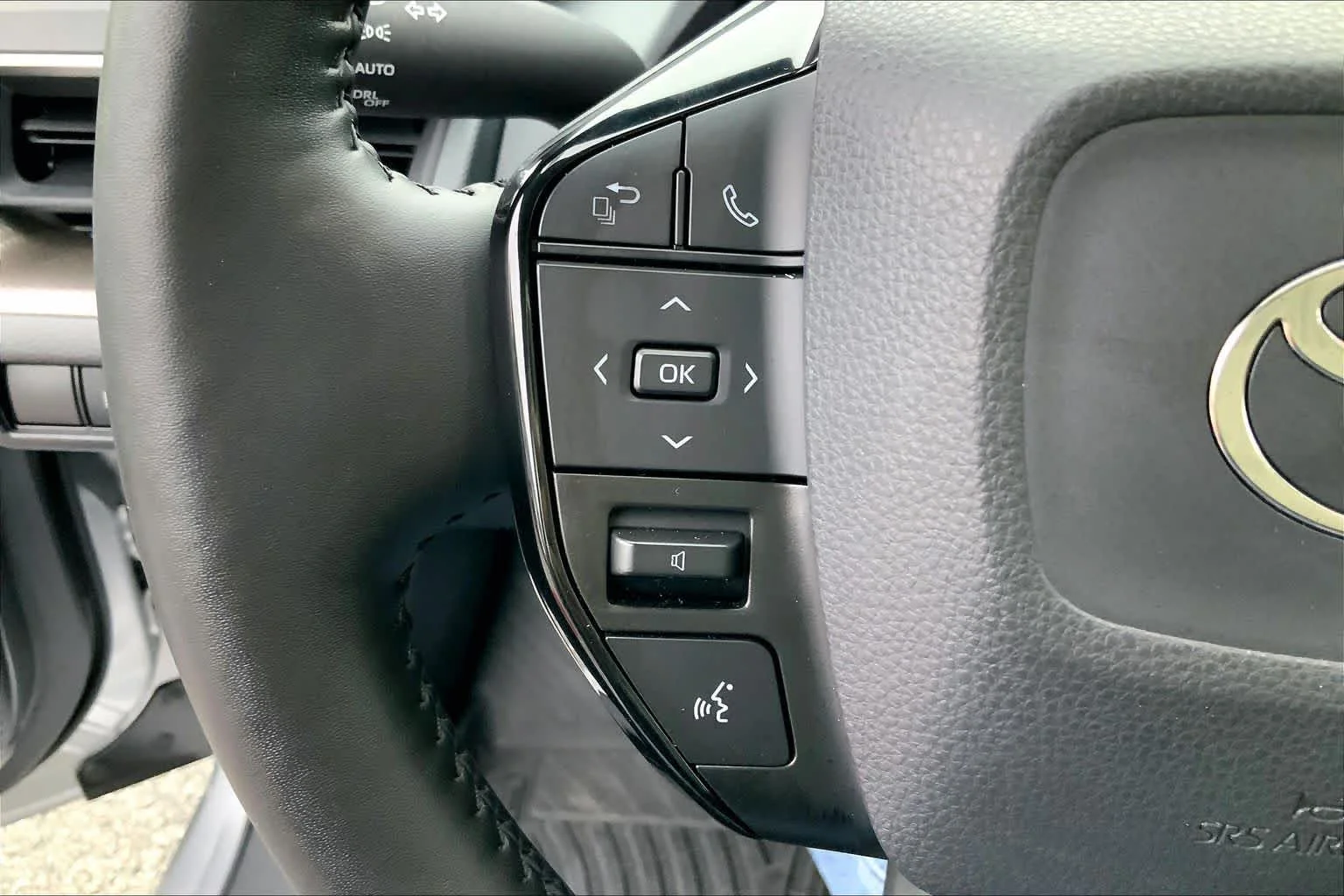 Used 2023 Cutting Edge Toyota XLE image 22