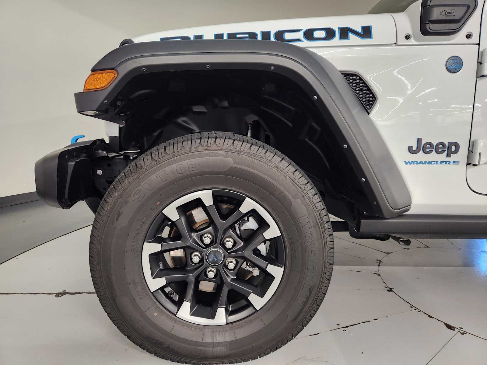 Used 2024 Bright White Clearcoat Jeep Rubicon image 11