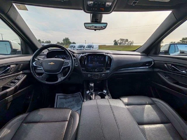 Used 2022 IRIDESCENT PEARL TRICOAT Chevrolet High Country image 12