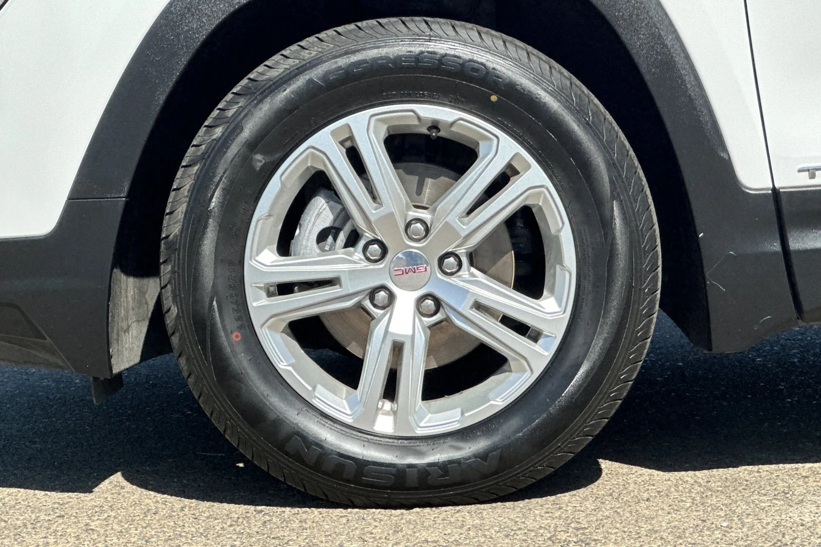 Used 2024 White GMC SLE image 26
