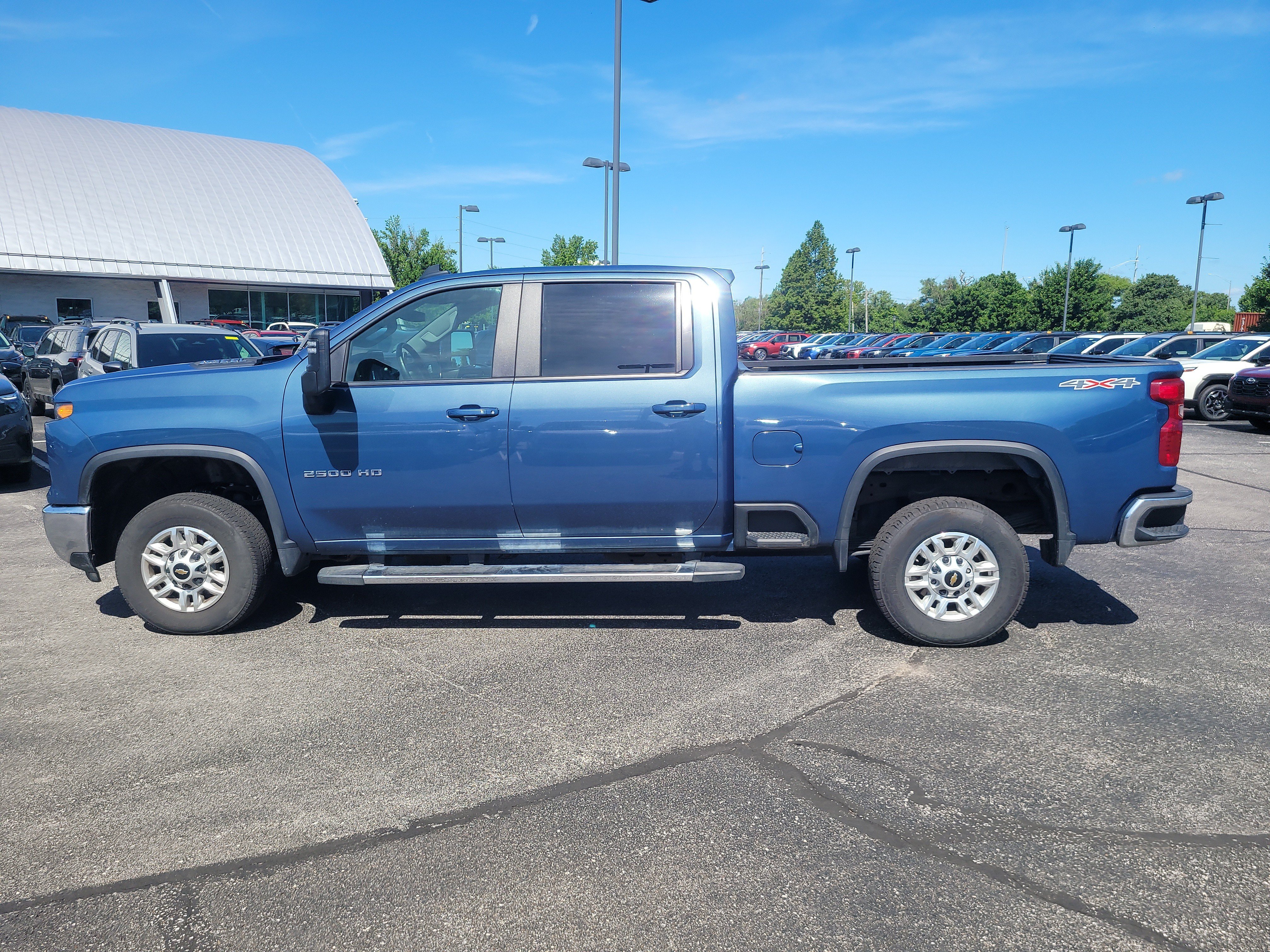 Used 2025 Lakeshore Blue Metallic Chevrolet LT image 9