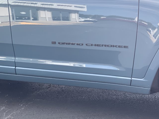 New 2027 Steel Blue Paint Jeep Limited Reserve image 14