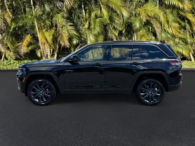 New 2026 Diamond Black Crystal Pearl-Coat Exterior Paint Jeep  image 2