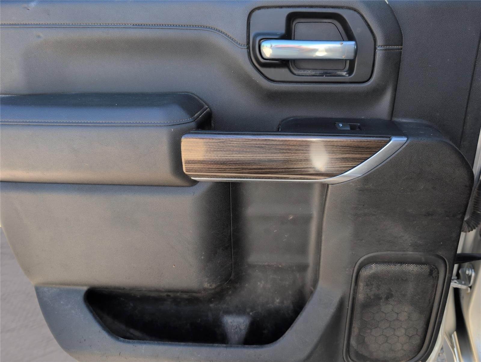 Used 2023 Silver Ice Metallic Chevrolet LT image 30