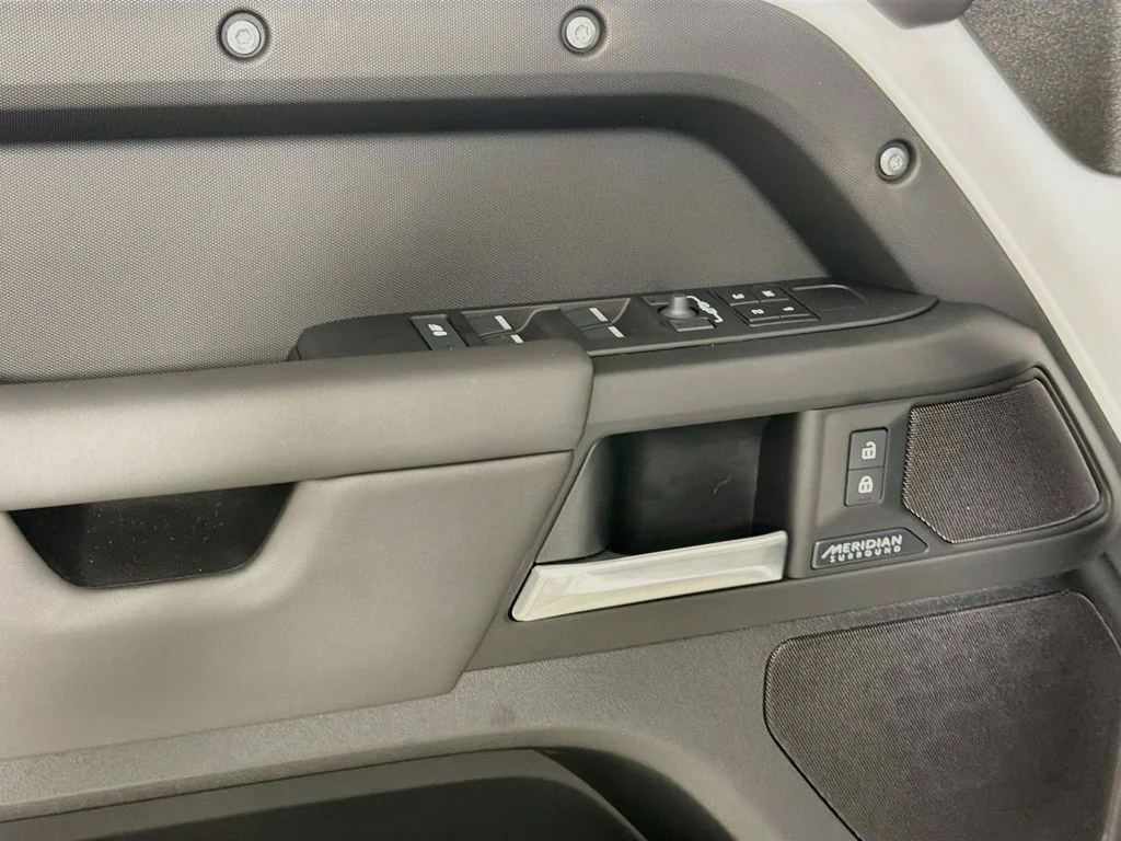 New 2026 Fuji White Land Rover X-Dynamic SE image 18