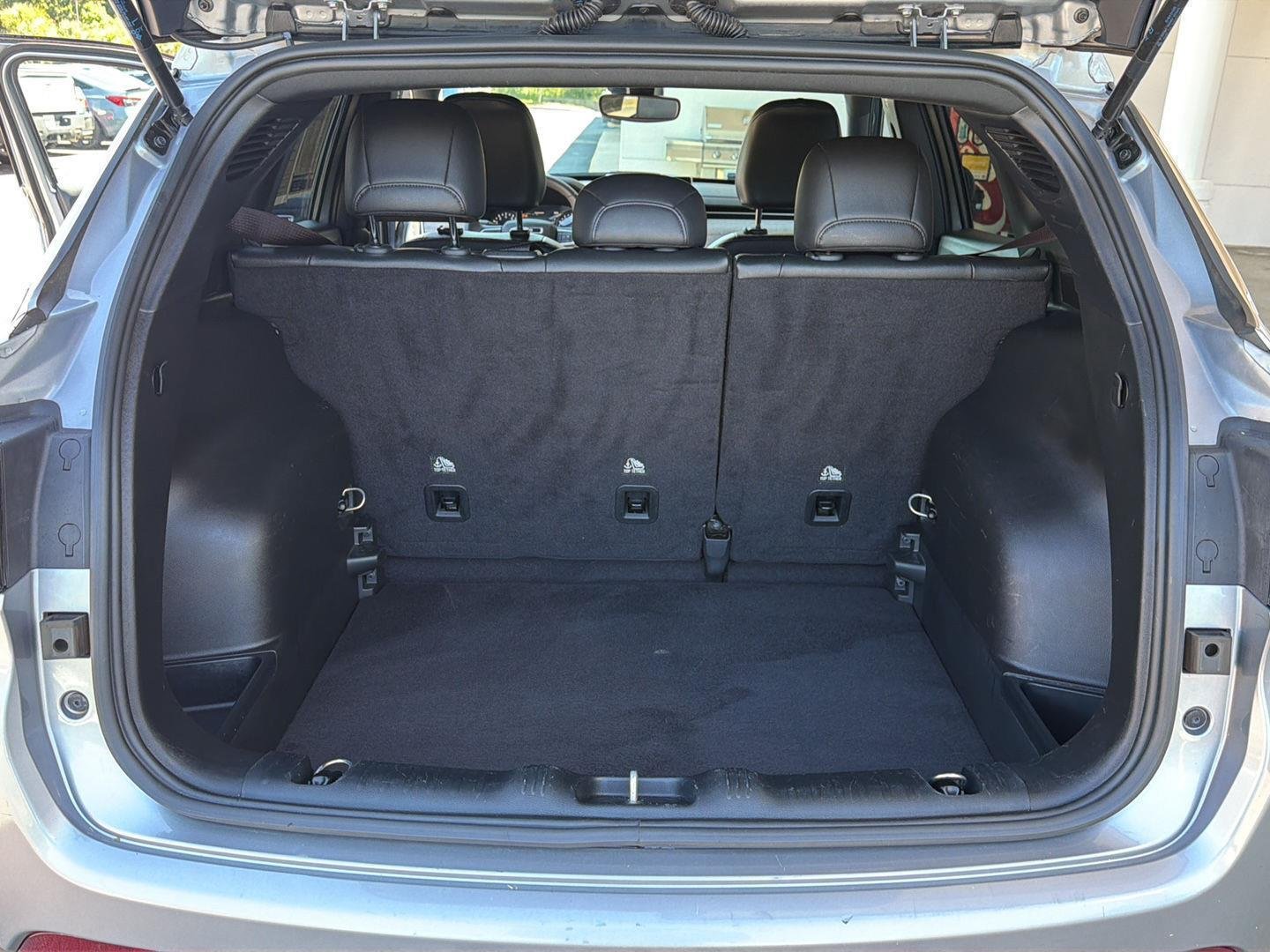 Used 2024  Jeep Latitude image 31