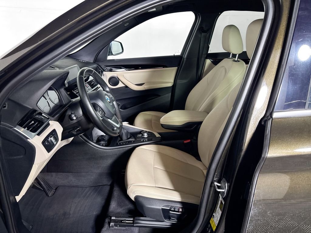 Used 2019 Green BMW xDrive28i image 11
