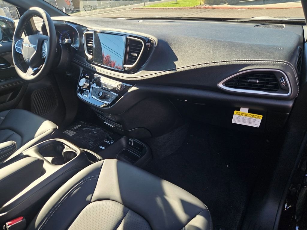 2026 Chrysler Pacifica Select - Photo 21