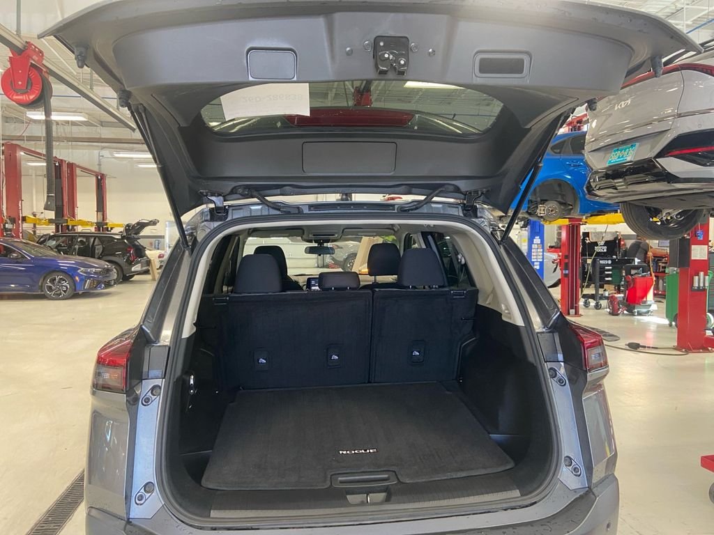 Used 2022 Gray Nissan S image 21