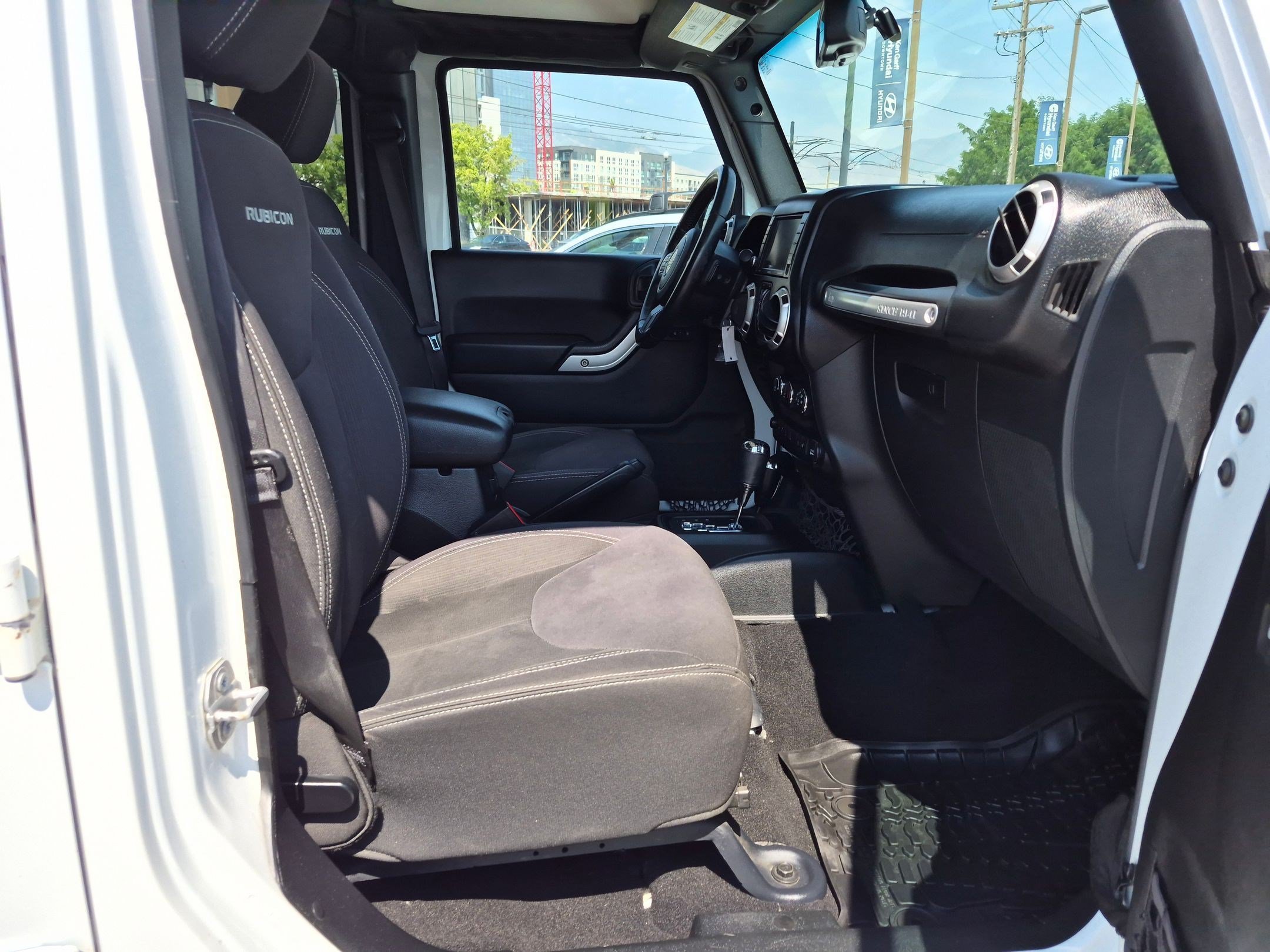 Used 2017 Bright White Clearcoat Jeep Rubicon image 26
