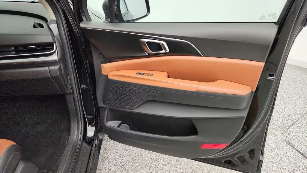 Used 2025 Aurora Black Pearl Kia SX FWD w/ Rear Seat Entertainment & Dark Edition Pkg image 27