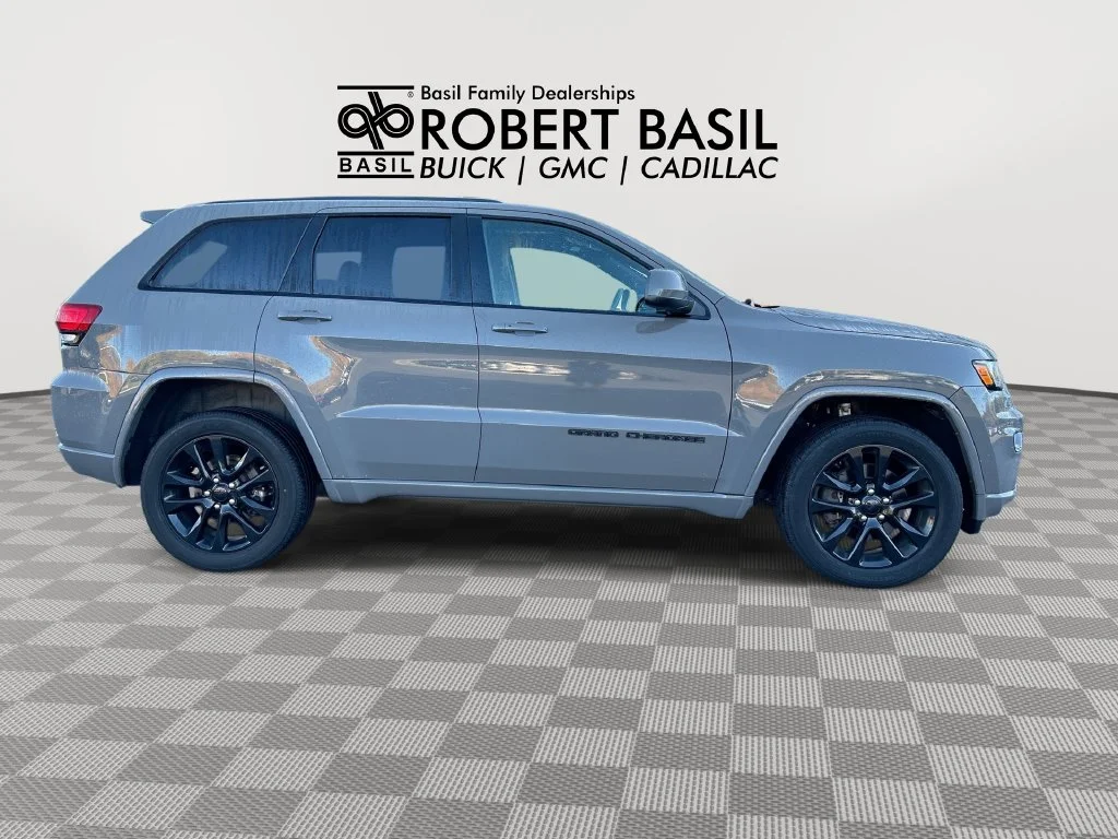 Used 2021 Gray Jeep Laredo X image 9