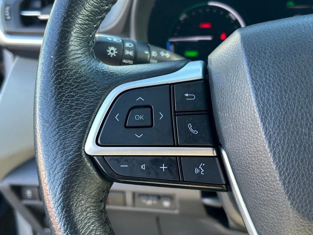 Used 2024 Silver Toyota XLE image 23