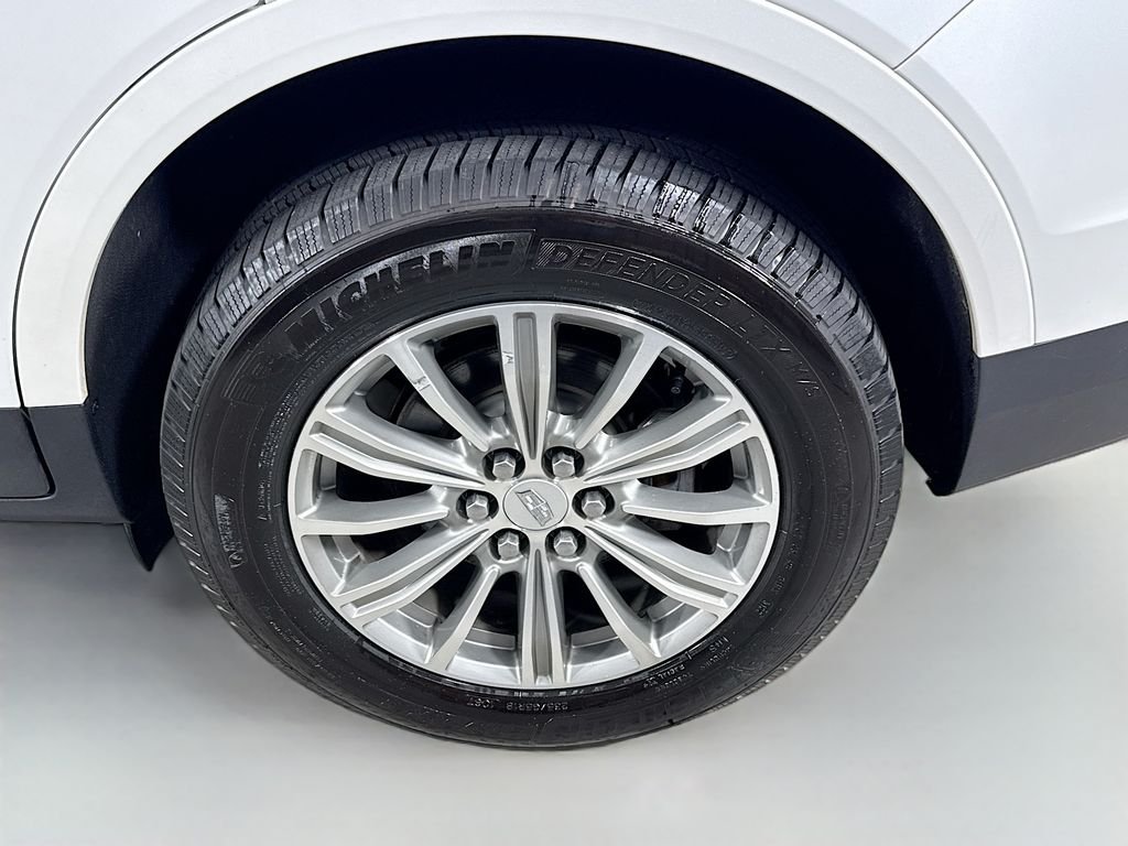 Used 2018 Crystal White Tricoat Cadillac Luxury AWD image 34