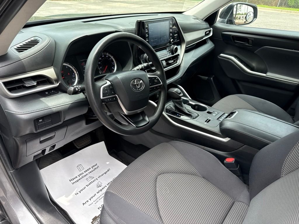 Used 2022 Gray Toyota L image 9
