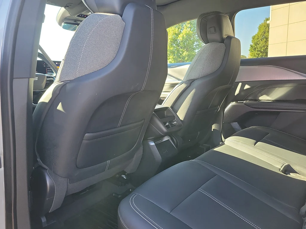 2024 Cadillac LYRIQ Tech, photo 11 of 12