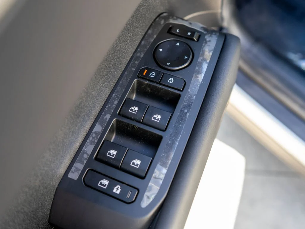 New 2027 Ivory Silver Kia S image 19