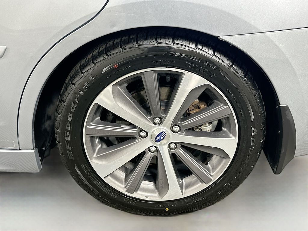 Used 2018 Silver Subaru 2.5i image 32