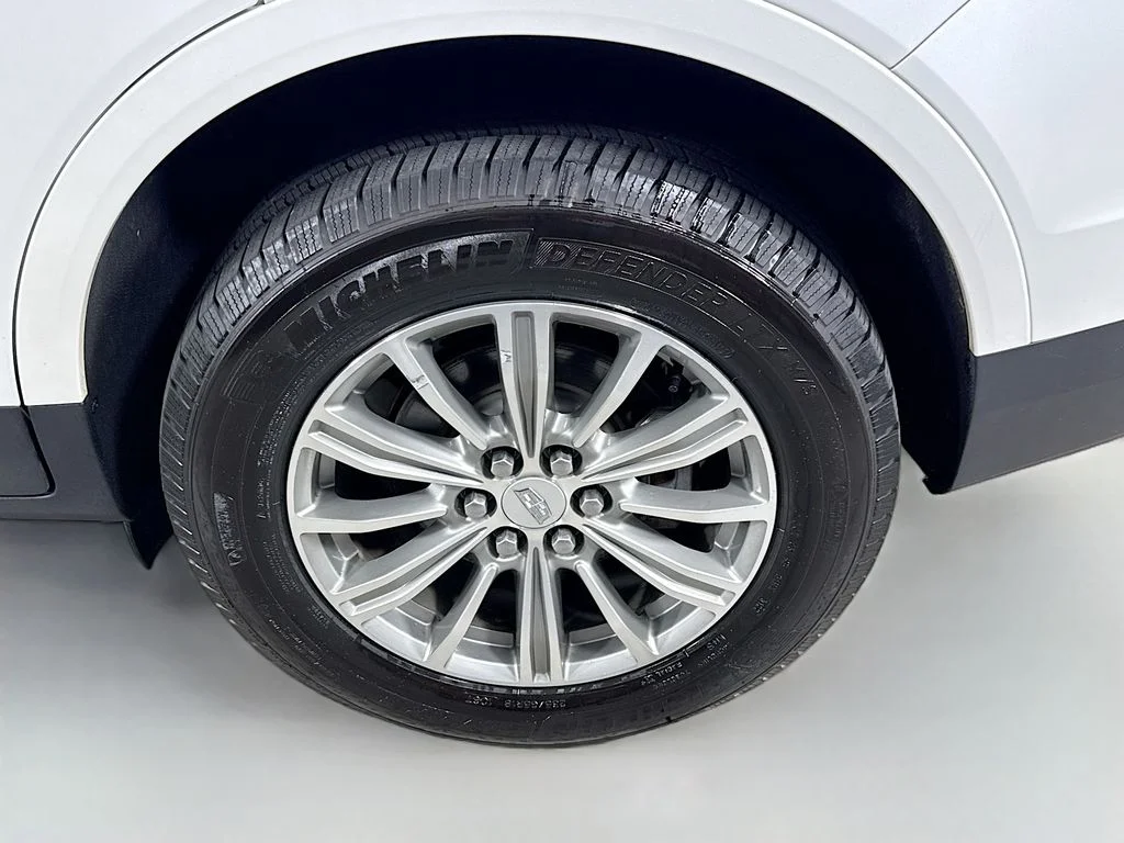 Used 2018 Crystal White Tri-Coat Cadillac Luxury AWD image 34