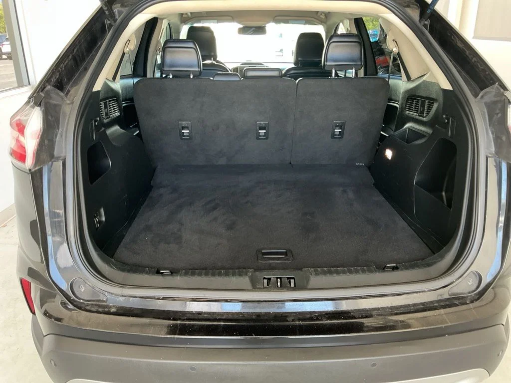 Used 2020 Black Ford SEL image 18