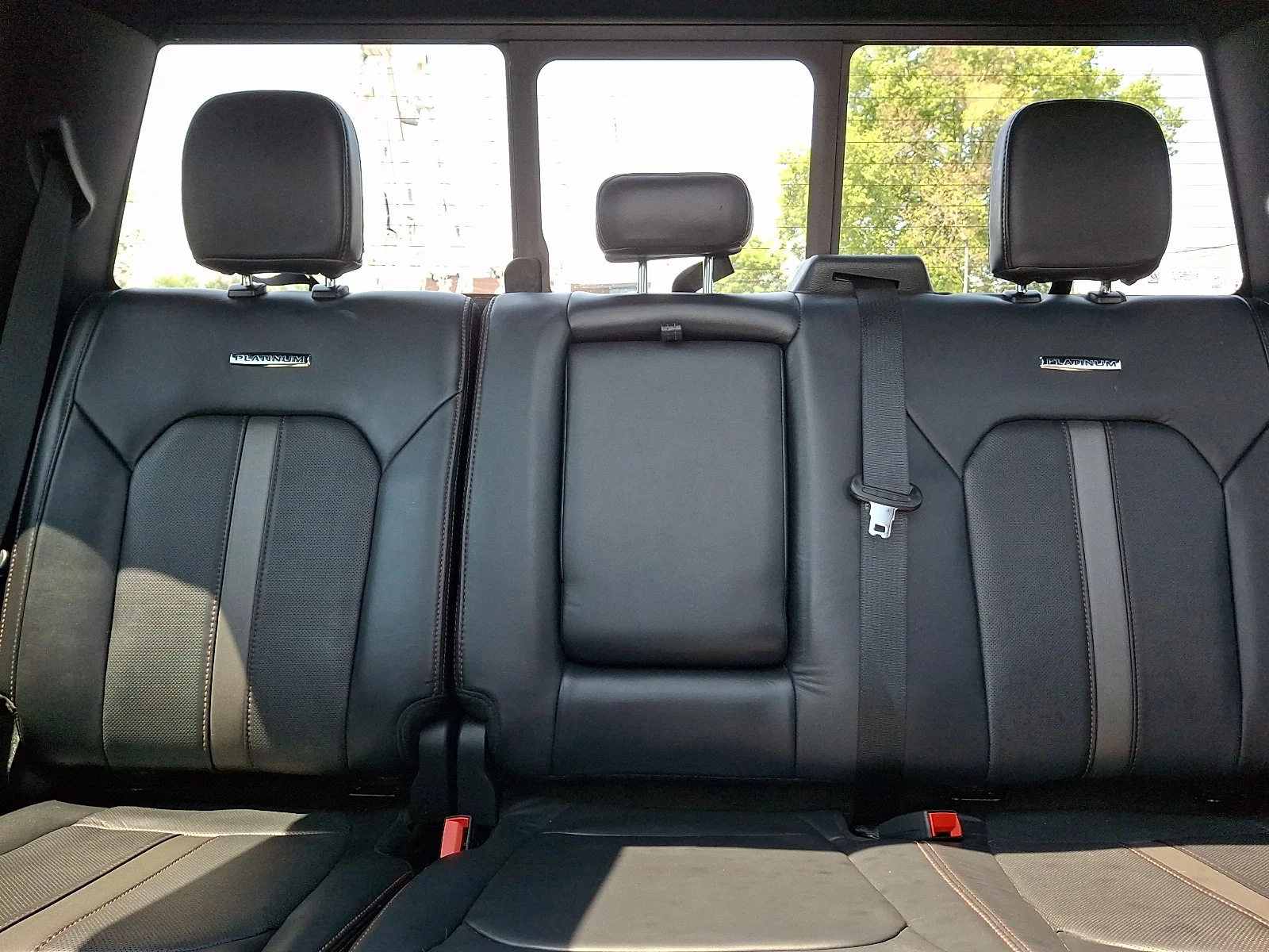 Used 2022 Agate Black Metallic   Um Ford Platinum image 19