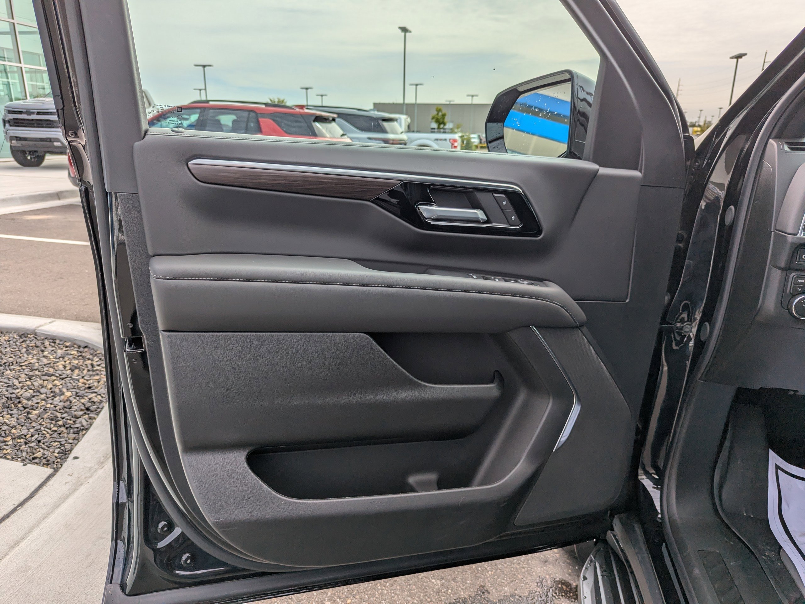 2026 Chevrolet Suburban LS - Photo 8