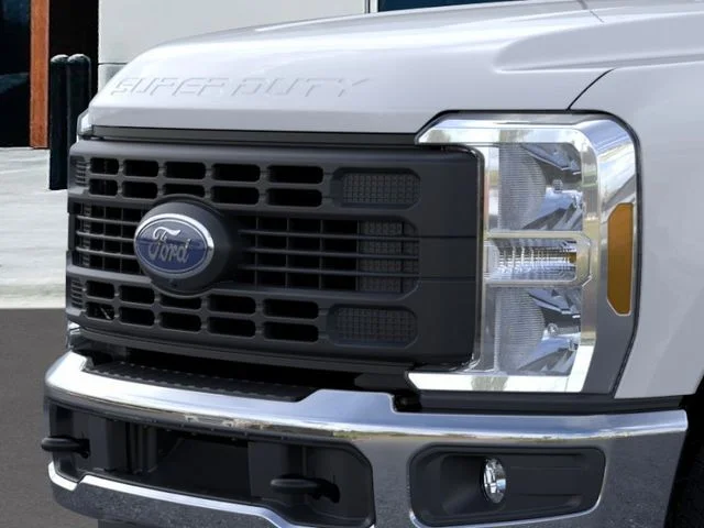 New 2026 Oxford White Ford XL image 17