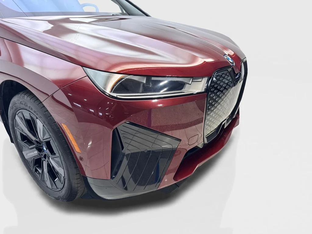 Used 2024 Red BMW xDrive50 image 17