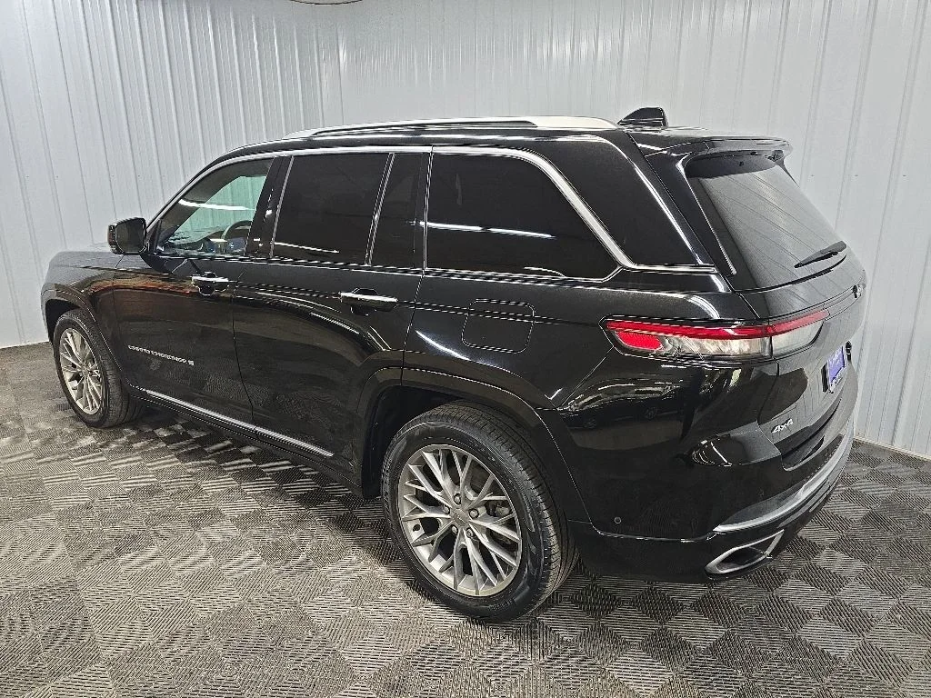 Used 2023 Black Jeep Summit image 9