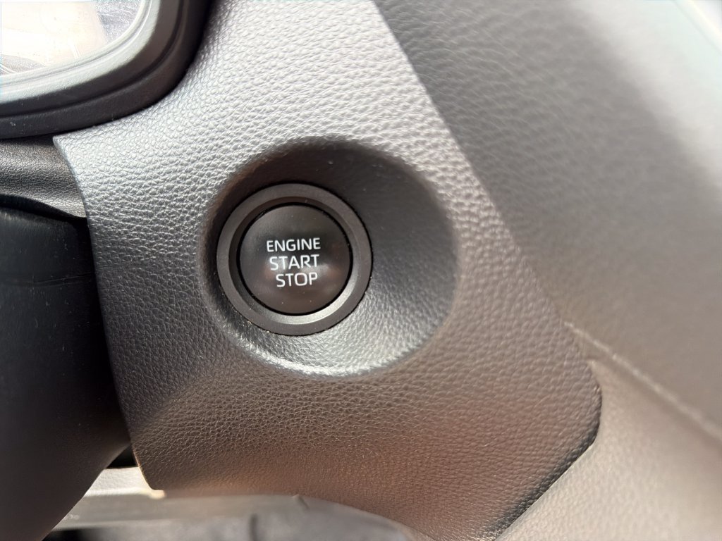 2025 Toyota Corolla Cross LE - Photo 23