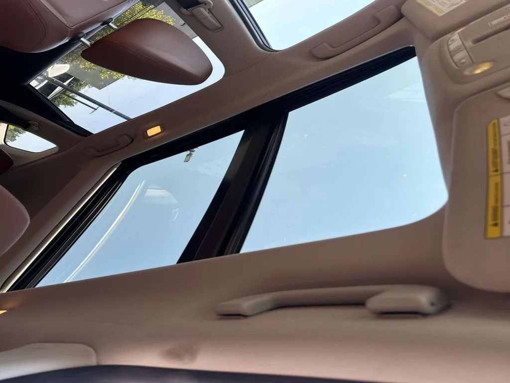 Used 2018 Black Nissan SL image 28